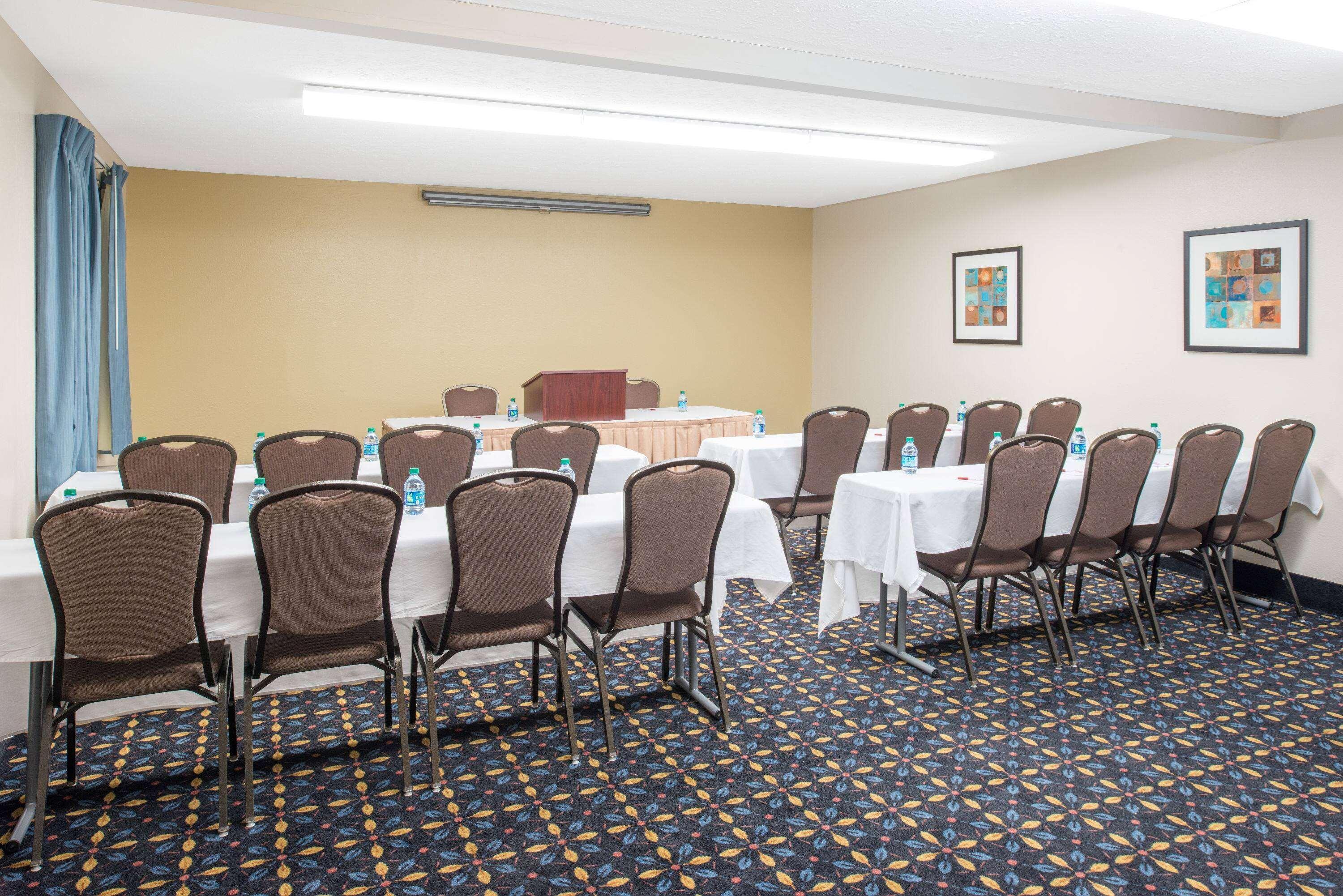 Ramada By Wyndham Springfield North Hotel Exterior photo